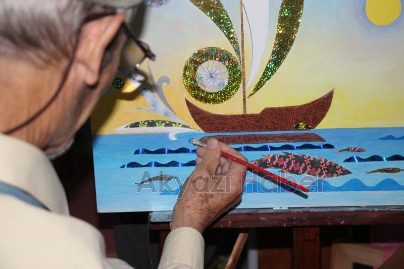 Tatar ressam, sanatını Akyazı'da sürdürüyor