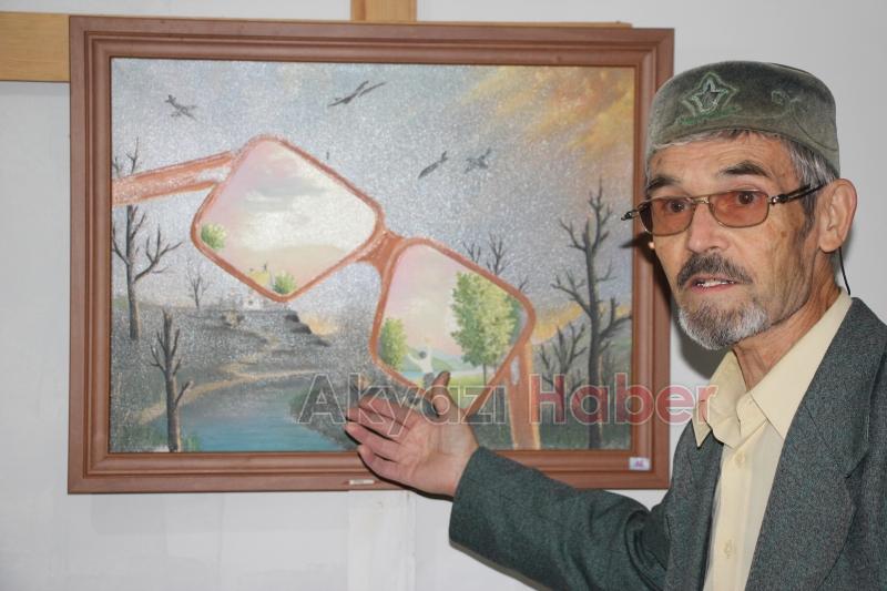 Tatar ressam, sanatını Akyazı'da sürdürüyor