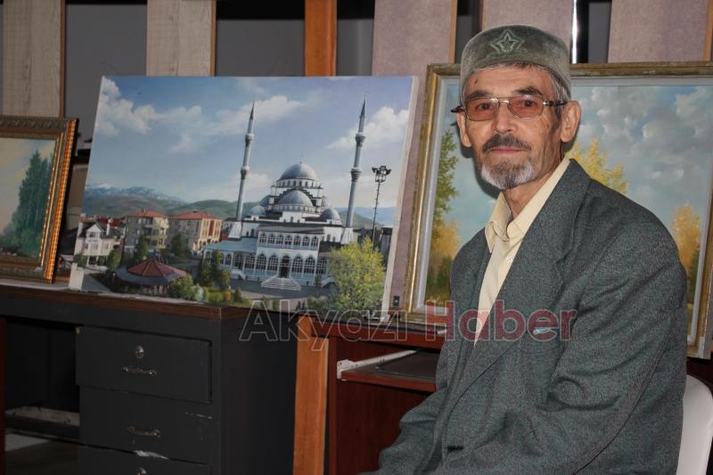 Tatar ressam, sanatını Akyazı'da sürdürüyor