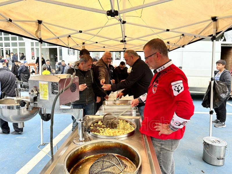 Yaşar Yazıcı için lokma dağıtıldı
