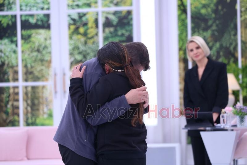 Annesine yıllar sonra canlı yayında kavuştu