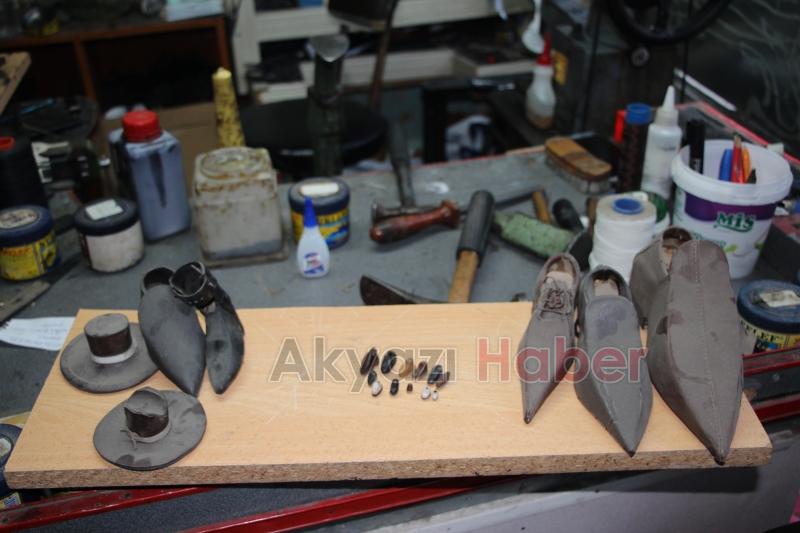 Alaattin Usta minyatür ayakkabılarıyla rekorlar kitabına girmek istiyor