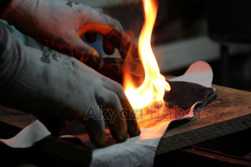 Alaattin Usta minyatür ayakkabılarıyla rekorlar kitabına girmek istiyor