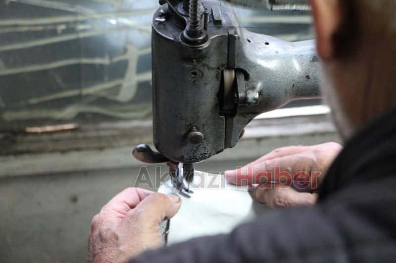 Alaattin Usta minyatür ayakkabılarıyla rekorlar kitabına girmek istiyor