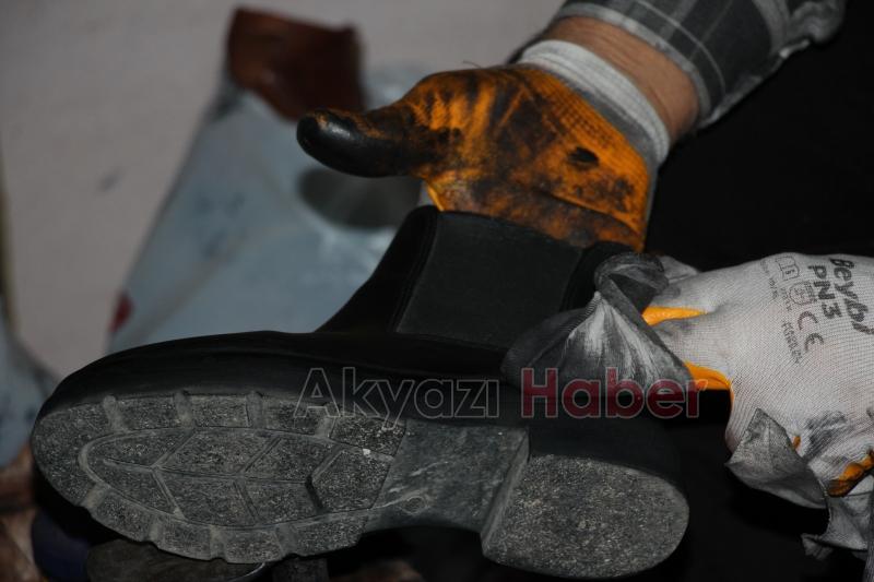 Alaattin Usta minyatür ayakkabılarıyla rekorlar kitabına girmek istiyor