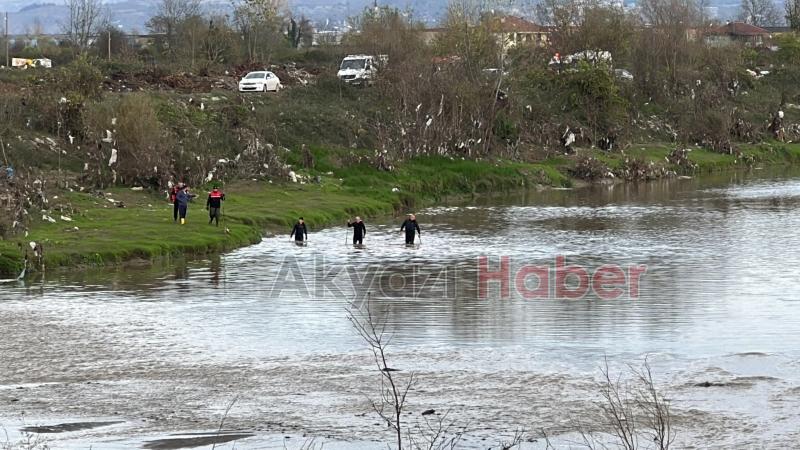 Kayıp şahıs Melen Çayı'nda aranıyor