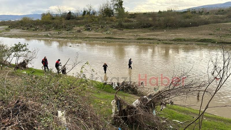 Kayıp şahıs Melen Çayı'nda aranıyor