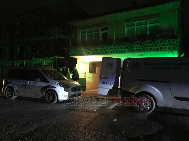 Evinin salonunda ölü bulundu