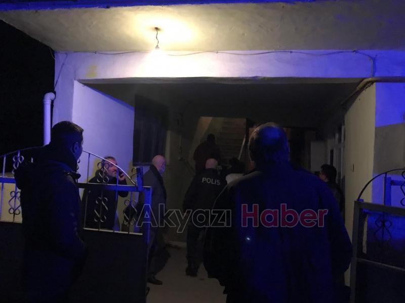 Evinin salonunda ölü bulundu
