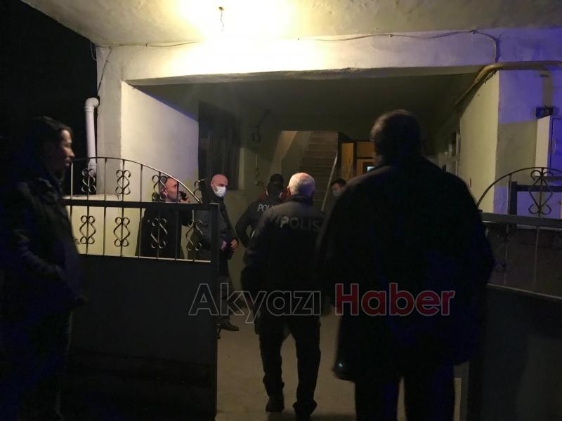 Evinin salonunda ölü bulundu