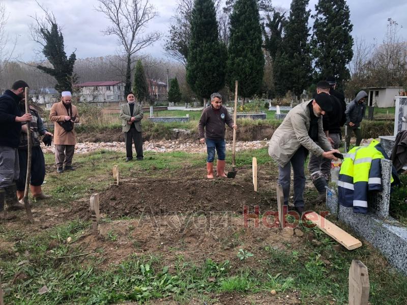 Kimsesizler mezarlığına defnedilmesi son anda önlendi