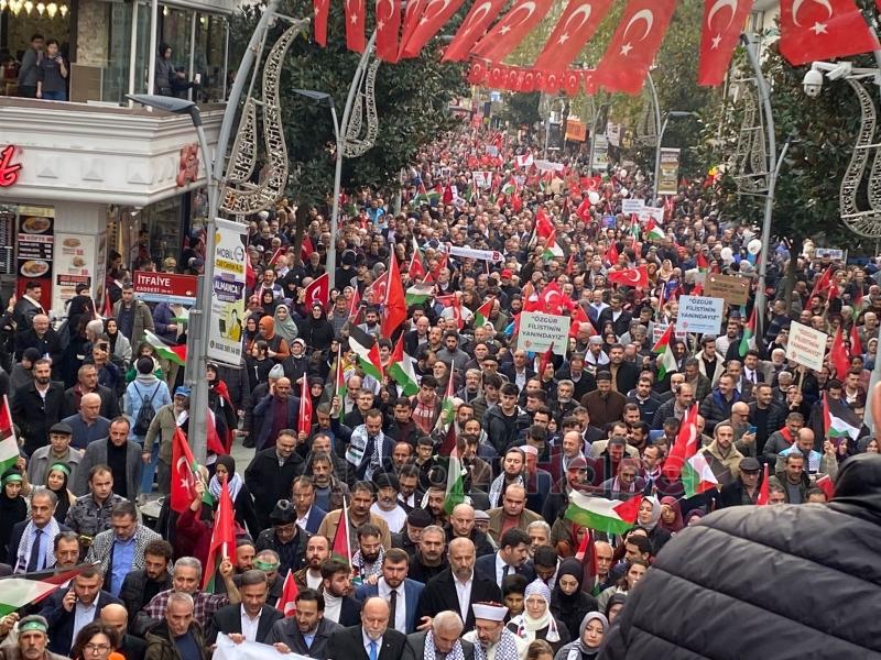 Sakarya'da binlerce kişi Filistin için yürüdü