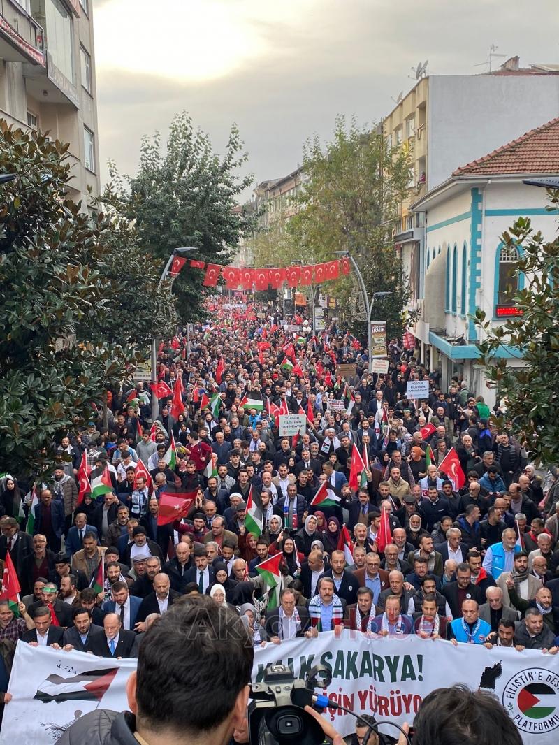 Sakarya'da binlerce kişi Filistin için yürüdü