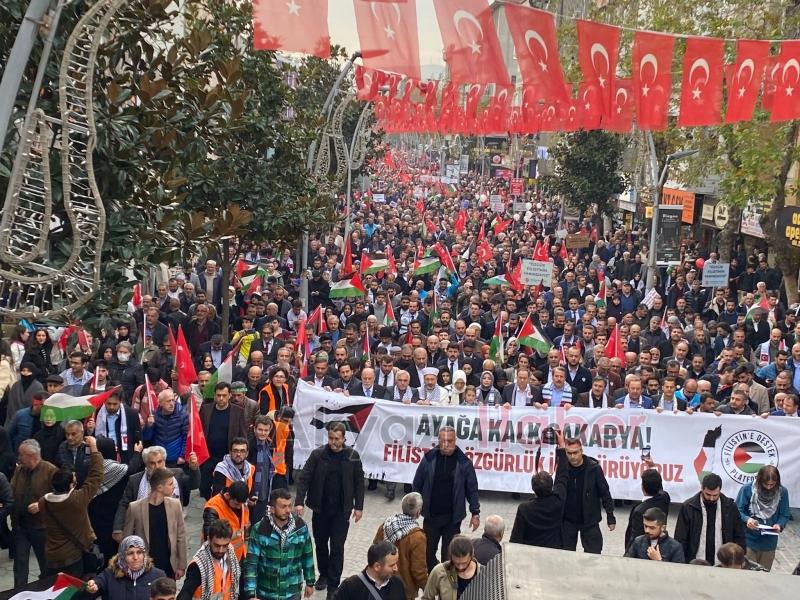 Sakarya'da binlerce kişi Filistin için yürüdü