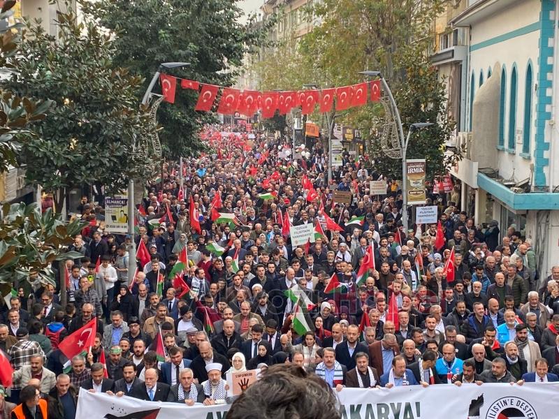 Sakarya'da binlerce kişi Filistin için yürüdü