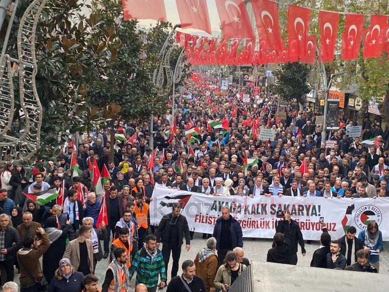 Sakarya'da binlerce kişi Filistin için yürüdü
