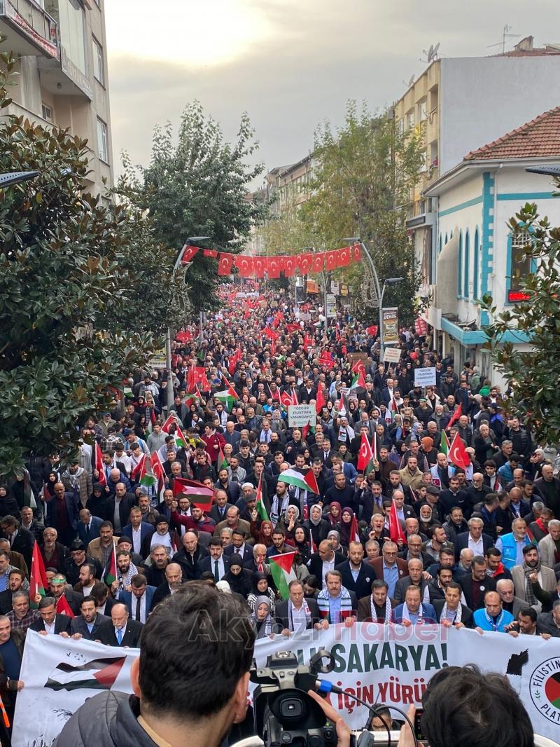 Sakarya'da binlerce kişi Filistin için yürüdü