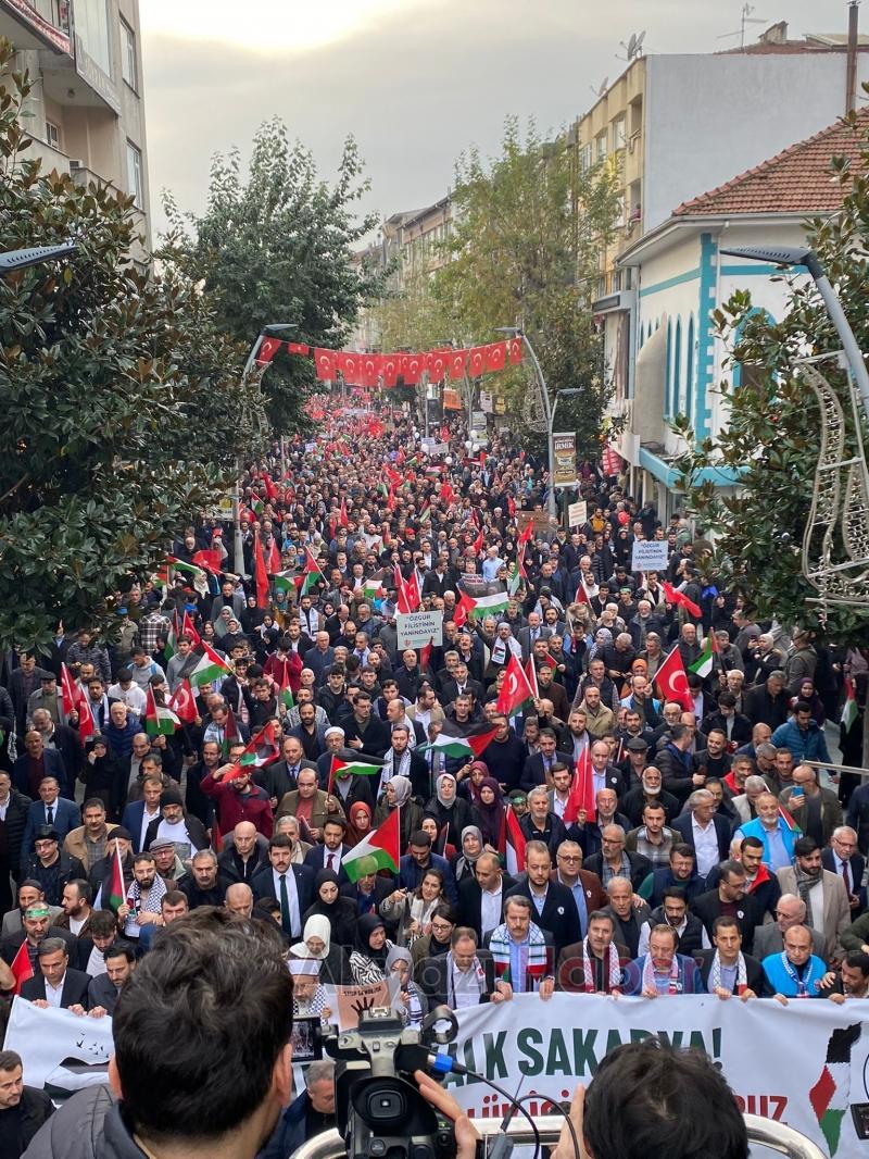 Sakarya'da binlerce kişi Filistin için yürüdü