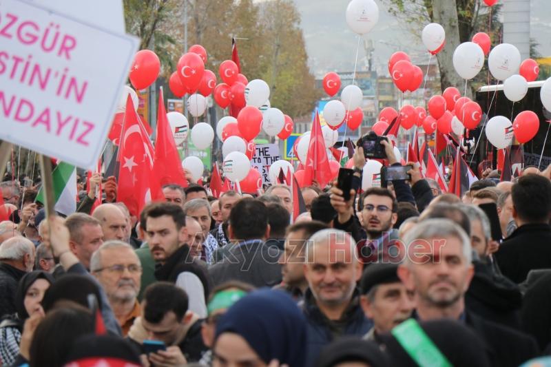 Sakarya'da binlerce kişi Filistin için yürüdü