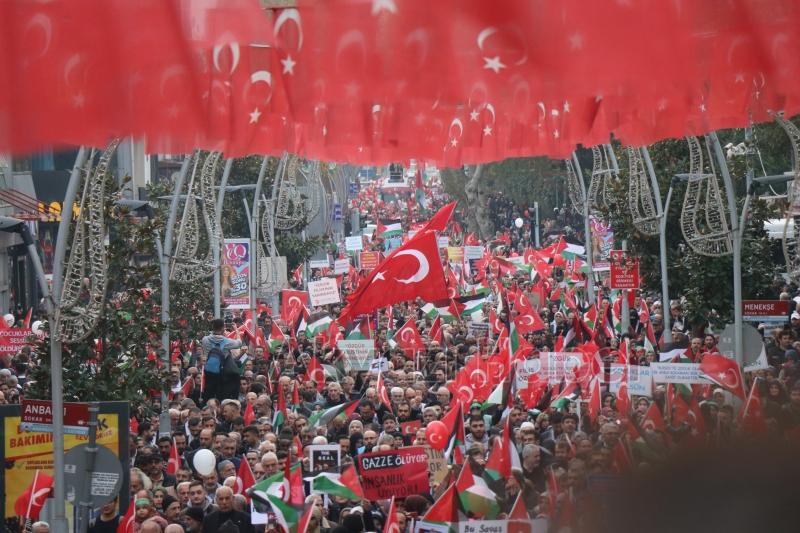 Sakarya'da binlerce kişi Filistin için yürüdü