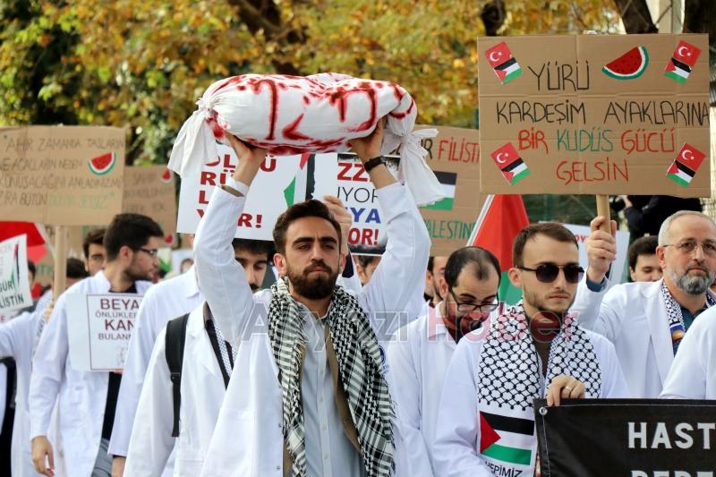 Doktorlar sessiz yürüyüş ile İsrail’i kınadı