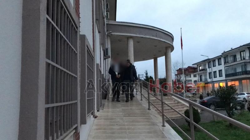 Akyazıda aranan 2 firari yakalandı
