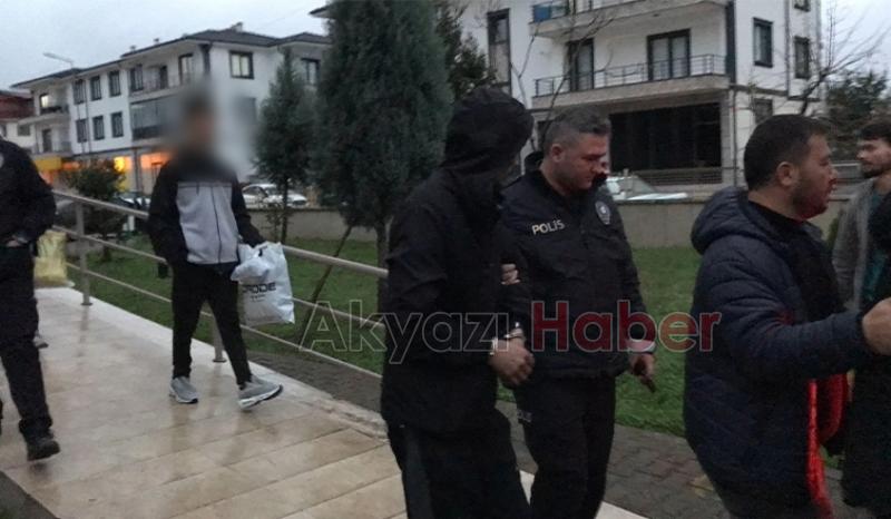 Akyazıda aranan 2 firari yakalandı