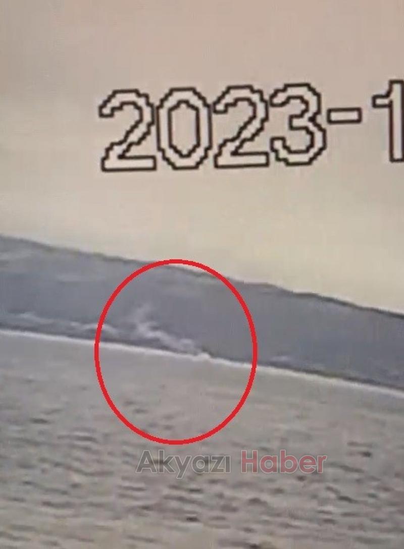 Deprem anında denizin ortasından duman çıkmış