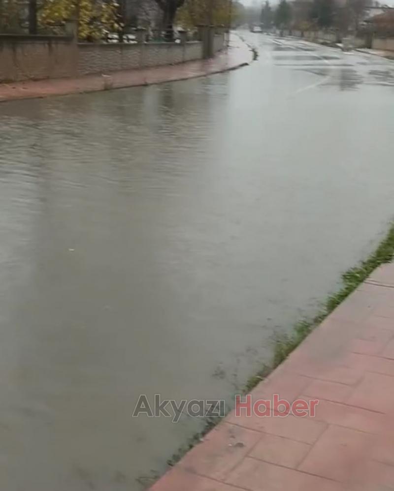 Yazıgürken'de cadde suyla doldu