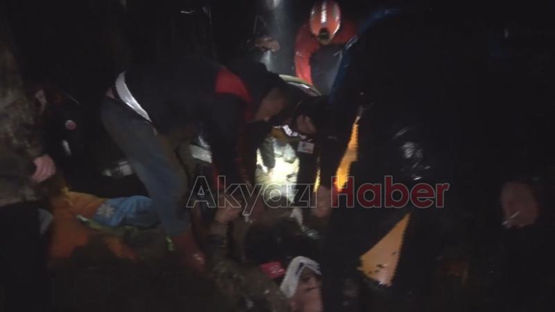 Arama kurtarma ekibi de toprak altında kaldı