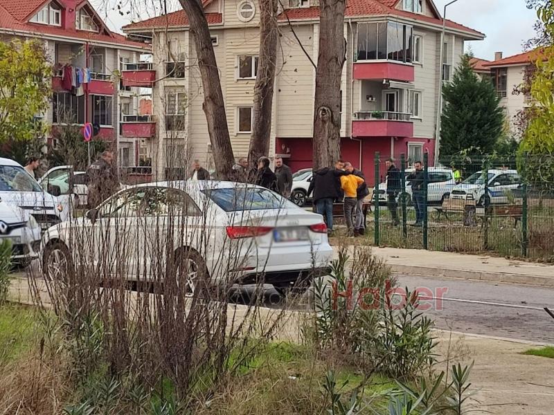 Parkın ortasında kız arkadaşını silahla rehin aldı