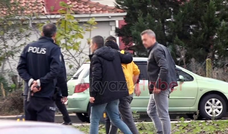 Parkın ortasında kız arkadaşını silahla rehin aldı