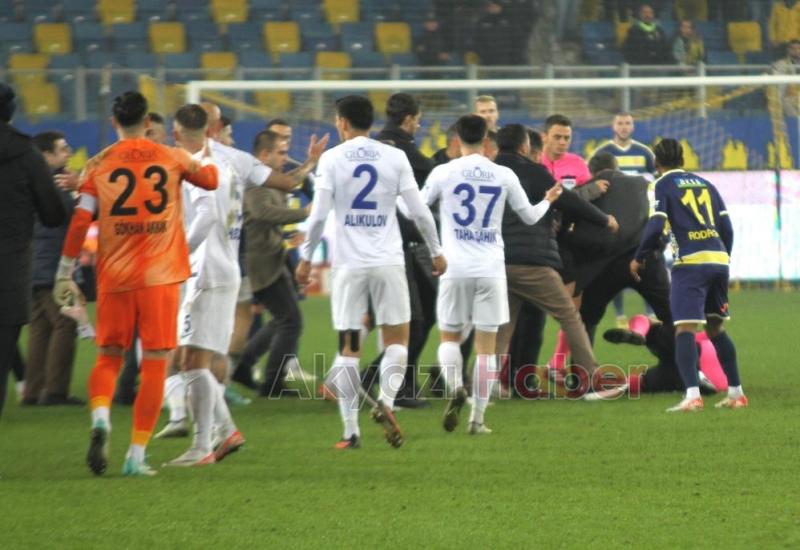 Ankaragücü Başkanı Faruk Koca, hakem Halil Umut Meler'e saldırdı