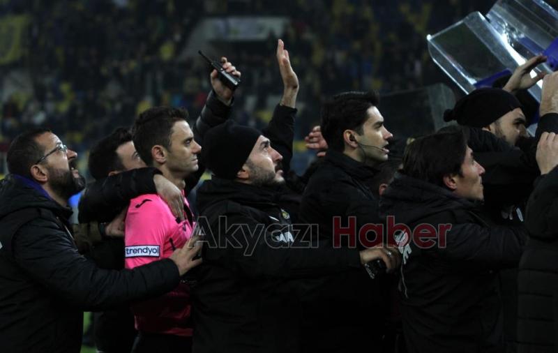 Ankaragücü Başkanı Faruk Koca, hakem Halil Umut Meler'e saldırdı