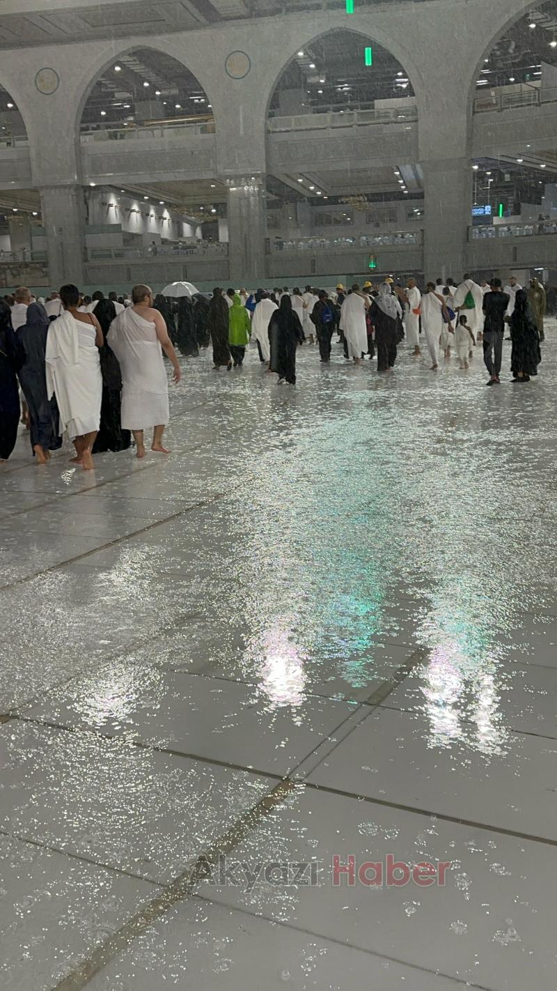 UKBA Turizm Umre Kafilesinin kutsal topraklarda yağmur sevinci