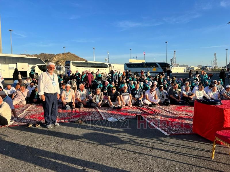 UKBA Turizm Umre Kafilesinin kutsal topraklarda yağmur sevinci