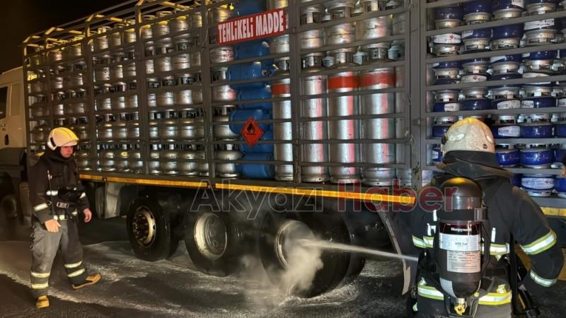 Otoyolda tüp yüklü kamyonda yangın