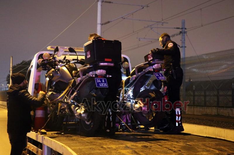 Hafif ticari araç yunus ekibine çarptı: 4 yaralı