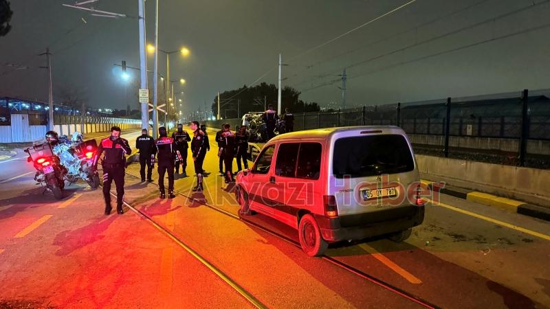 Hafif ticari araç yunus ekibine çarptı: 4 yaralı