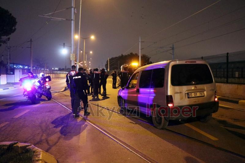 Hafif ticari araç yunus ekibine çarptı: 4 yaralı