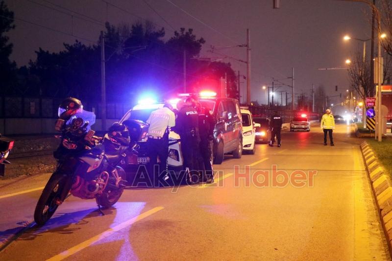 Hafif ticari araç yunus ekibine çarptı: 4 yaralı