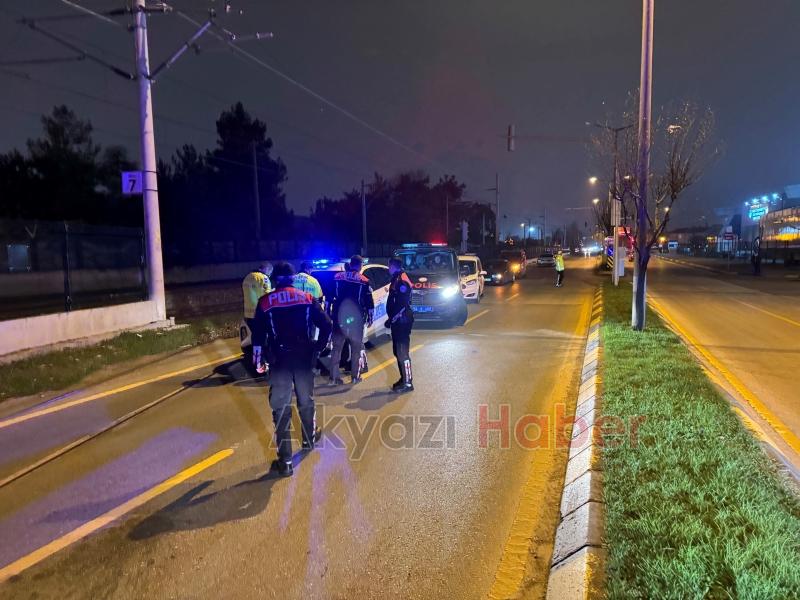 Hafif ticari araç yunus ekibine çarptı: 4 yaralı