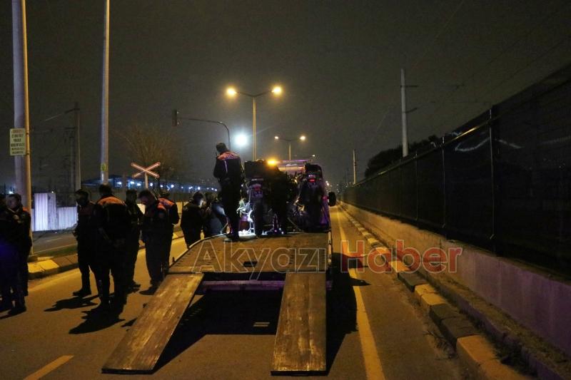 Hafif ticari araç yunus ekibine çarptı: 4 yaralı