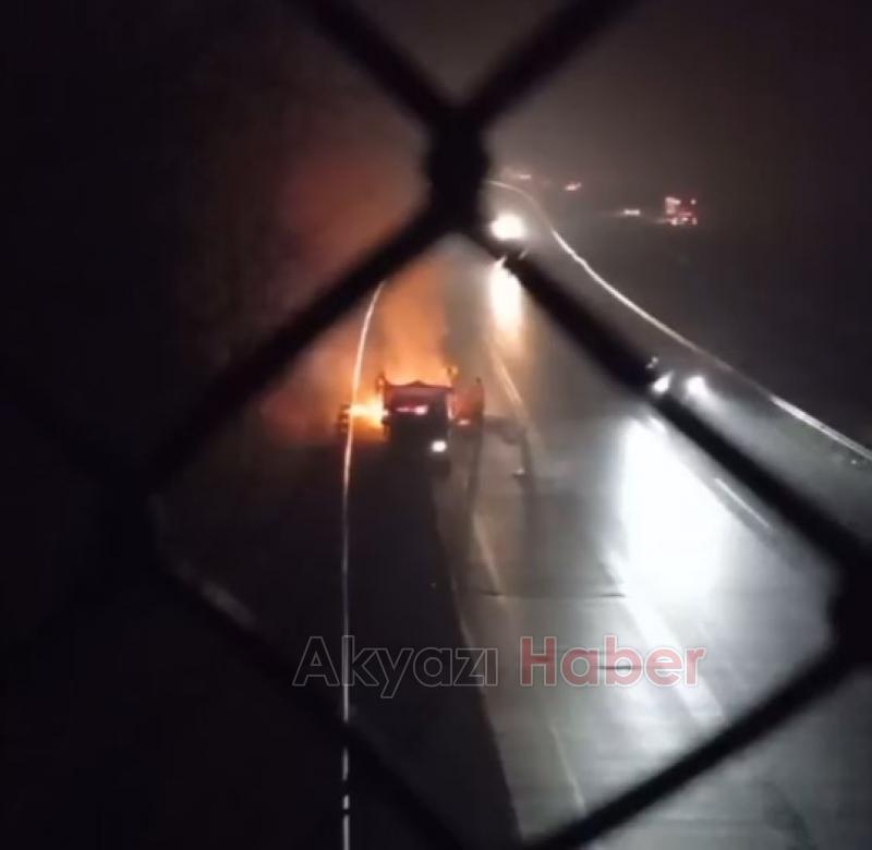 Anadolu Otoyolu'nda kamyonet yandı