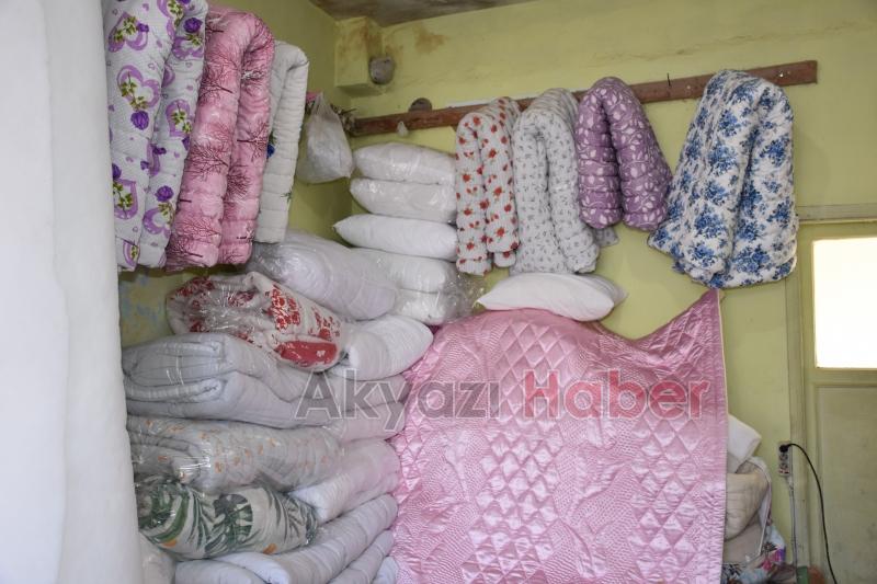 Rengarenk kumaşlarla yorgan dikerek geçen ömür