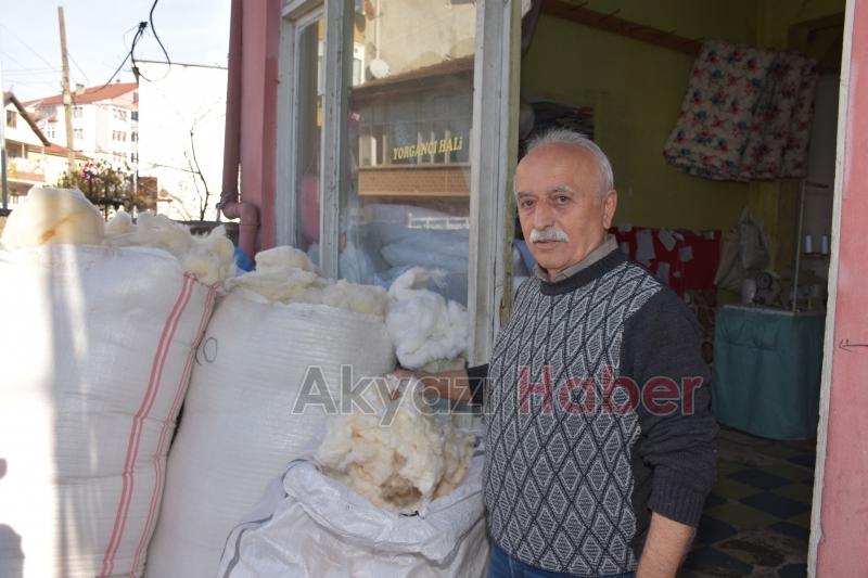 Rengarenk kumaşlarla yorgan dikerek geçen ömür