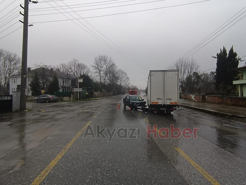 Akyazı'da meydana gelen kazada sürücü yaralandı