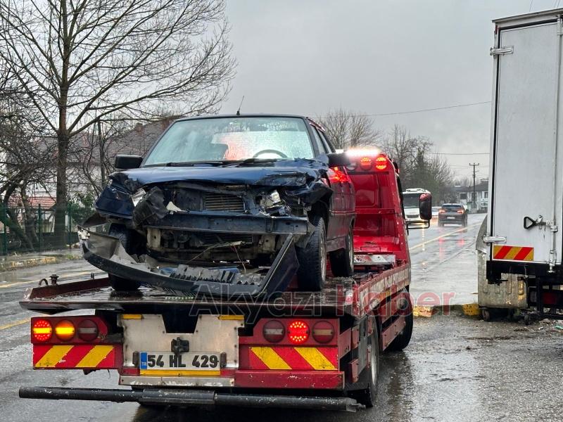 Akyazı'da meydana gelen kazada sürücü yaralandı