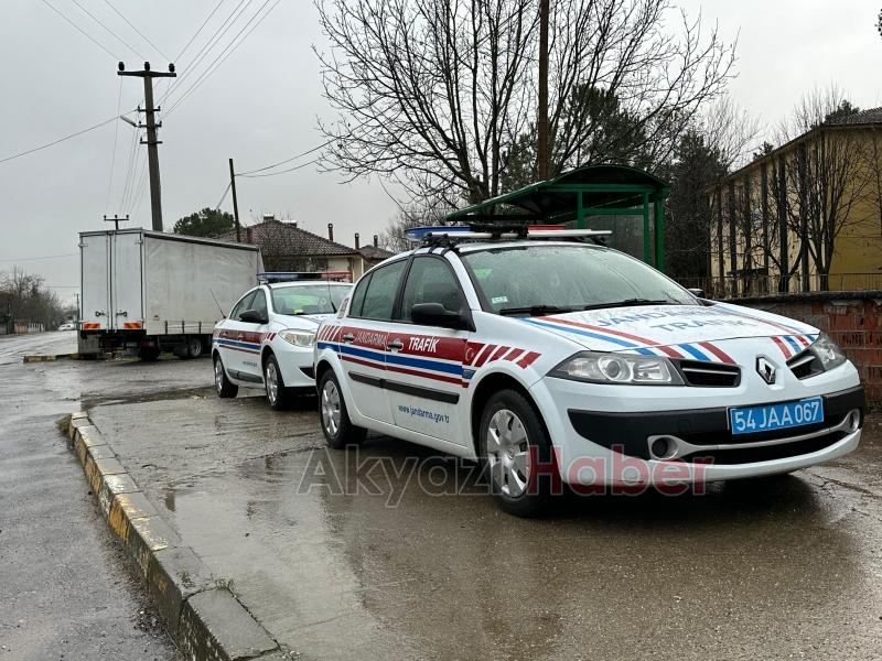 Akyazı'da meydana gelen kazada sürücü yaralandı