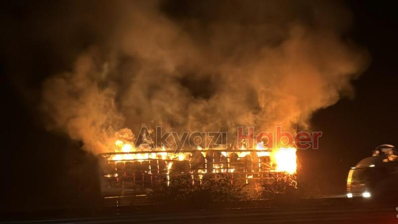 Pamuk yüklü dorse alev alev yandı